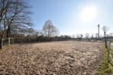 Reitplatz - DIETZ: Reitgelände mit Stallungen für 13 Pferdeboxen auf 1,5 ha zu vermieten! Nur 20 Min von FFM!