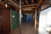 Umkleideraum - DIETZ: Reitgelände mit Stallungen für 13 Pferdeboxen auf 1,5 ha zu vermieten! Nur 20 Min von FFM!
