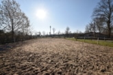 Reitplatz - DIETZ: Reitgelände mit Stallungen für 13 Pferdeboxen auf 1,5 ha zu vermieten! Nur 20 Min von FFM!