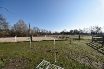 DIETZ: Reitgelände mit Stallungen für 13 Pferdeboxen auf 1,5 ha zu vermieten! Nur 20 Min von FFM! - Reitgelände (666313)