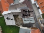 DIETZ: Provisionsfreie, renovierungsbedürftige Doppelhaushälfte mit 55qm Halle in Schaafheim - Luftansicht Aufteilung