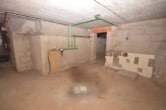 DIETZ: Provisionsfreie, renovierungsbedürftige Doppelhaushälfte mit 55qm Halle in Schaafheim - Waschküche