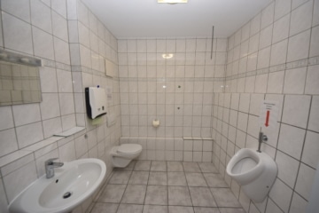DIETZ: Neu renovierte Büroetage im ersten Obergeschoss zu vermieten! Gewerbegebiet Babenhausen! - Herren WC (650692)