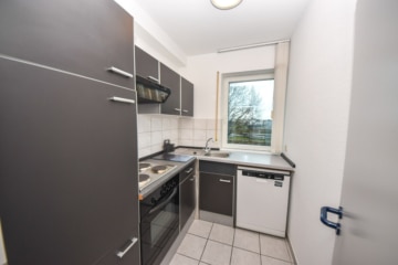 DIETZ: Neu renovierte Büroetage im ersten Obergeschoss zu vermieten! Gewerbegebiet Babenhausen! - Einbauküche (650686)