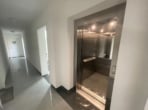 Aufzug Treppenhaus - DIETZ: Bestlage! 3-Zimmer-Wohnung mit Garage Am Flosshafen in Aschaffenburg zu verkaufen!