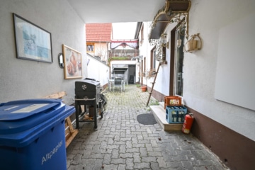Einfamilienhaus mit Terrasse und Hofbereich in Großostheim! - Hof (642003)