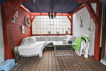 Einfamilienhaus mit Terrasse und Hofbereich in Großostheim! - überdachte Terrasse (641987)