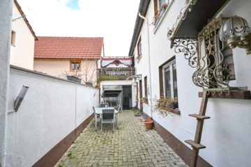 Einfamilienhaus mit Terrasse und Hofbereich in Großostheim! - Hof (642002)