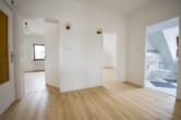 Eingangsbereich - DIETZ: Modernisierte 3-Zimmer-Dachgeschosswohnung mit moderner Einbauküche und Balkon!