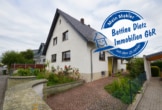 Außenansicht - DIETZ: Modernisierte 3-Zimmer-Dachgeschosswohnung mit moderner Einbauküche und Balkon!
