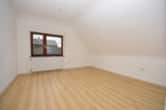 Schlafzimmer 1 von 2 - DIETZ: Modernisierte 3-Zimmer-Dachgeschosswohnung mit moderner Einbauküche und Balkon!