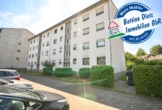 Außenansicht - DIETZ: TOP-Modernisierte 2-Zimmer-Wohnung im 3. Obergeschoss mit Balkon und Kellerraum