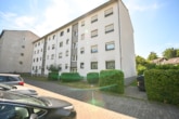 Außenansicht - DIETZ: TOP-Modernisierte 2-Zimmer-Wohnung im 3. Obergeschoss mit Balkon und Kellerraum