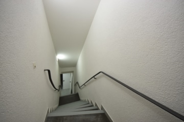 DIETZ: Provisionsfreies Ladengeschäft in der Fußgängerzone von Aschaffenburg zu vermieten! - Treppenabgang (650934)