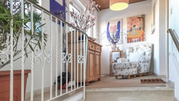 DIETZ: 1-2 Familienhaus in Urberach – modernisiert! - Treppenaufgang EG (672253)