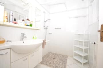 DIETZ: 1-2 Familienhaus in Urberach – modernisiert! - Tageslichtbad 1 von 2 EG (672245)