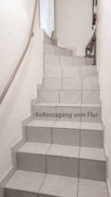 DIETZ: 1-2 Familienhaus in Urberach – modernisiert! - Treppenaufgang KG (672275)