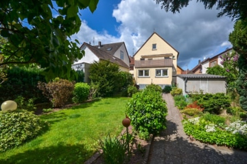 DIETZ: Modernisiertes 1-2 Familienhaus in Urberach! - Außenansicht (677175)