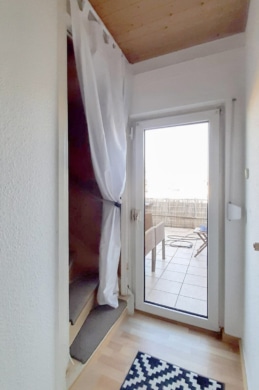 DIETZ: 1-2 Familienhaus in Urberach – modernisiert! - Flur OG (672265)