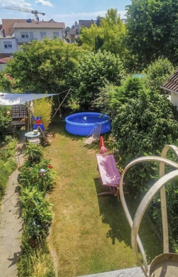 DIETZ: 1-2 Familienhaus in Urberach – modernisiert! - Blick in den Garten (672263)