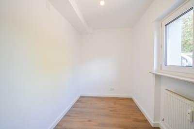 DIETZ: Terrassenwohnung im energetisch sanierten 7-Familienhaus – Nähe Godelsberg und Waldrand! - Schlafzimmer 1 von 1 (702792)