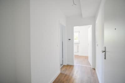 DIETZ: Terrassenwohnung im energetisch sanierten 7-Familienhaus – Nähe Godelsberg und Waldrand! - Flur (702796)