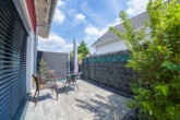 Terrasse - Neuwertiges Einfamilienhaus mit TOP-Ausstattung! Garage, gepflegter Garten in Hergershausen!