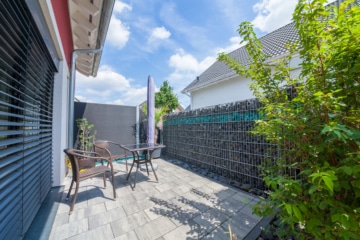 Neuwertiges Einfamilienhaus mit TOP-Ausstattung! Garage, gepflegter Garten in Hergershausen! - Terrasse (642828)