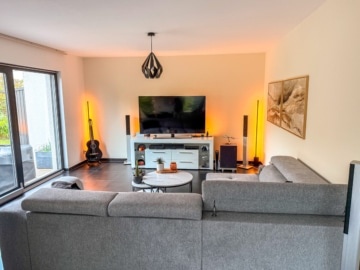 Neuwertiges Einfamilienhaus mit TOP-Ausstattung! Garage, gepflegter Garten in Hergershausen! - Offener Wohn- und Essbereich EG (642805)