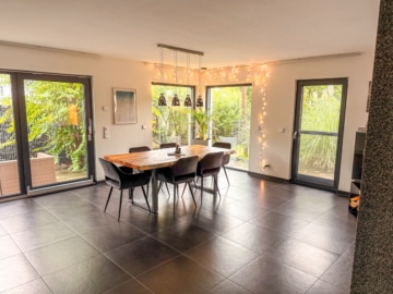 Neuwertiges Einfamilienhaus mit TOP-Ausstattung! Garage, gepflegter Garten in Hergershausen! - Offener Wohn- und Essbereich EG (642806)