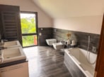 Tageslicht Badezimmer DG - Neuwertiges Einfamilienhaus mit TOP-Ausstattung! Garage, gepflegter Garten in Hergershausen!