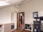 Schlafzimmer 2 von 2 DG - Neuwertiges Einfamilienhaus mit TOP-Ausstattung! Garage, gepflegter Garten in Hergershausen!