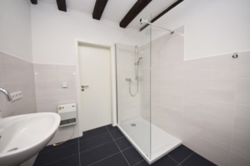 DIETZ: Modernisierte 2-Zimmer Eigentumswohnung in beliebter Wohnlage von Eppertshausen zu verkaufen! - Tageslichtbad mit Dusche (651363)