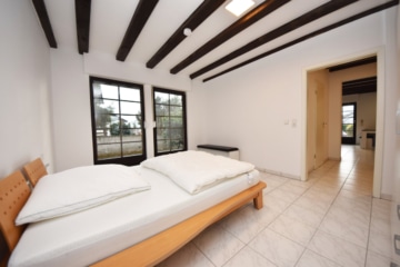 DIETZ: Modernisierte 2-Zimmer Eigentumswohnung in beliebter Wohnlage von Eppertshausen zu verkaufen! - Schlafzimmer 1 von 1 (651361)