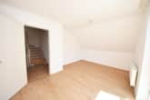 Schlafzimmer 1 von 4 - DIETZ: Herrliche Doppelhaushälfte in zentrumsnähe für die Familie, 4 Schlafzi + Hobbykeller + Garage