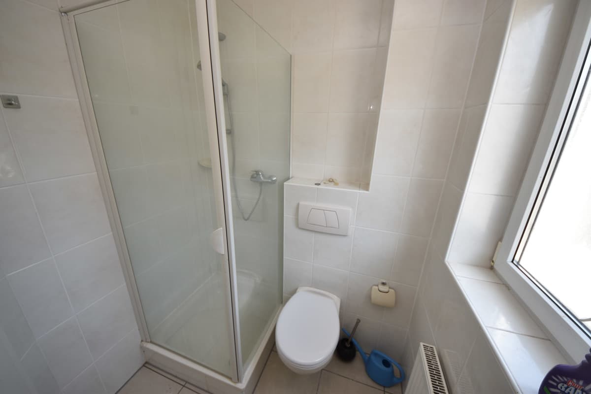 Gästebad mit Dusche EG