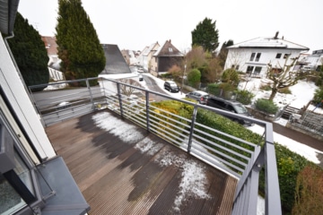 DIETZ: Gut ausgerüstete Wohnung mit Einbauküche, Balkon, Fußbodenh., Wanne + Dusche in ruhiger Lage! - Balkon (656384)