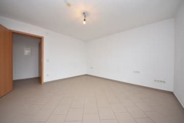 DIETZ: Gut ausgerüstete Wohnung mit Einbauküche, Balkon, Fußbodenh., Wanne + Dusche in ruhiger Lage! - Schlafzimmer 1 von 1 (656395)