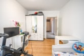 Schlafzimmer 3 von 3 - DIETZ: Gepflegte 4-Zi. Erdgeschosswohnung mit Terrasse, Garten, Garage und viel Lagerfläche!