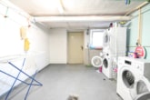 Waschküche - DIETZ: Gepflegte 4-Zi. Erdgeschosswohnung mit Terrasse, Garten, Garage und viel Lagerfläche!