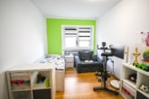 Schlafzimmer 3 von 3 - DIETZ: Gepflegte 4-Zi. Erdgeschosswohnung mit Terrasse, Garten, Garage und viel Lagerfläche!