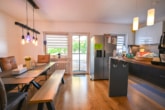 Offener Koch- und Essbereich - DIETZ: Gepflegte 4-Zi. Erdgeschosswohnung mit Terrasse, Garten, Garage und viel Lagerfläche!