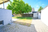 Garten - DIETZ: Gepflegte 4-Zi. Erdgeschosswohnung mit Terrasse, Garten, Garage und viel Lagerfläche!