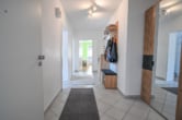 Flur - DIETZ: Gepflegte 4-Zi. Erdgeschosswohnung mit Terrasse, Garten, Garage und viel Lagerfläche!