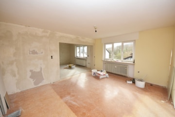 DIETZ: Kernsanierte 3-Zimmer-Wohnung in Feldrandlage von Unter-Schweinheim! Inkl. neuer Einbauküche! - Wohn- und Essbereich (670014)