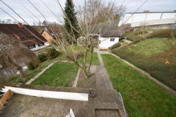 DIETZ: Kernsanierte 3-Zimmer-Wohnung in Feldrandlage von Unter-Schweinheim! Inkl. neuer Einbauküche! - Garten (670009)