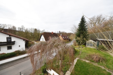 DIETZ: Kernsanierte 3-Zimmer-Wohnung in Feldrandlage von Unter-Schweinheim! Inkl. neuer Einbauküche! - Naturnahe Wohnlage (670013)