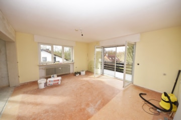 DIETZ: Kernsanierte 3-Zimmer-Wohnung in Feldrandlage von Unter-Schweinheim! Inkl. neuer Einbauküche! - Wohnbereich (670004)