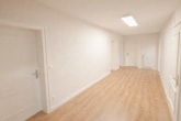Flur EG - DIETZ: Größer als manches Haus! 4-Zimmer-Erdgeschosswohnung – 3-fach-Verglasung – Pelletsheizung