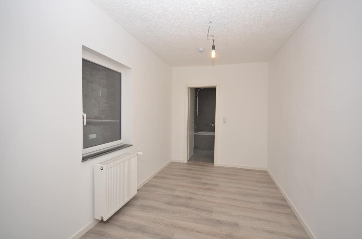 EG Durchgangszimmer zum Bad 1 von 3